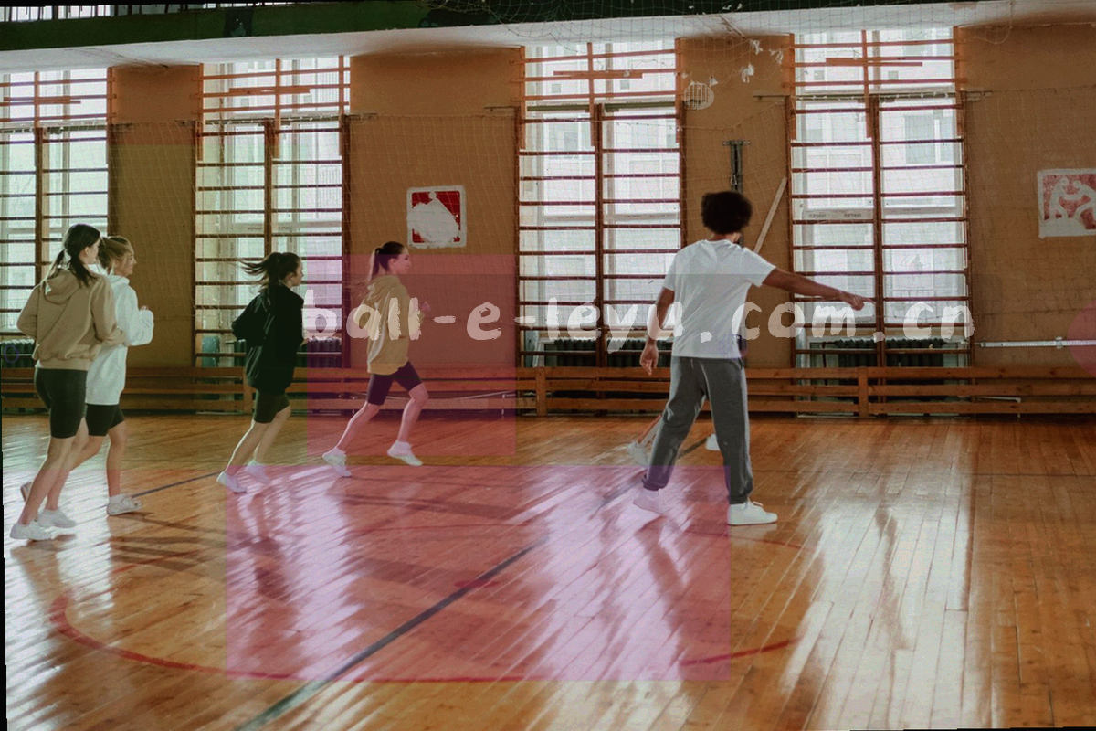 传球轨迹光绘特写，短传网络节点清晰，无球队标识